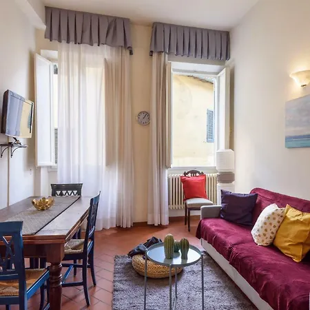 Enchanting Alcove In Ponte Vecchio Appartement Florence