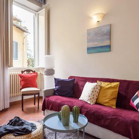 Enchanting Alcove In Ponte Vecchio Appartement