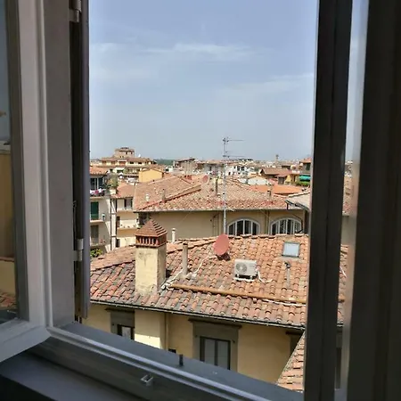 Enchanting Alcove In Ponte Vecchio Apartment