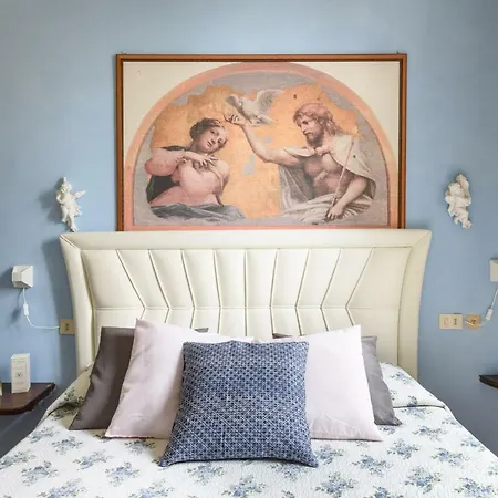 Enchanting Alcove In Ponte Vecchio Appartement *