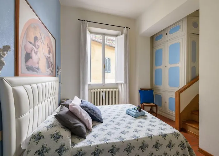Enchanting Alcove In Ponte Vecchio Firenze